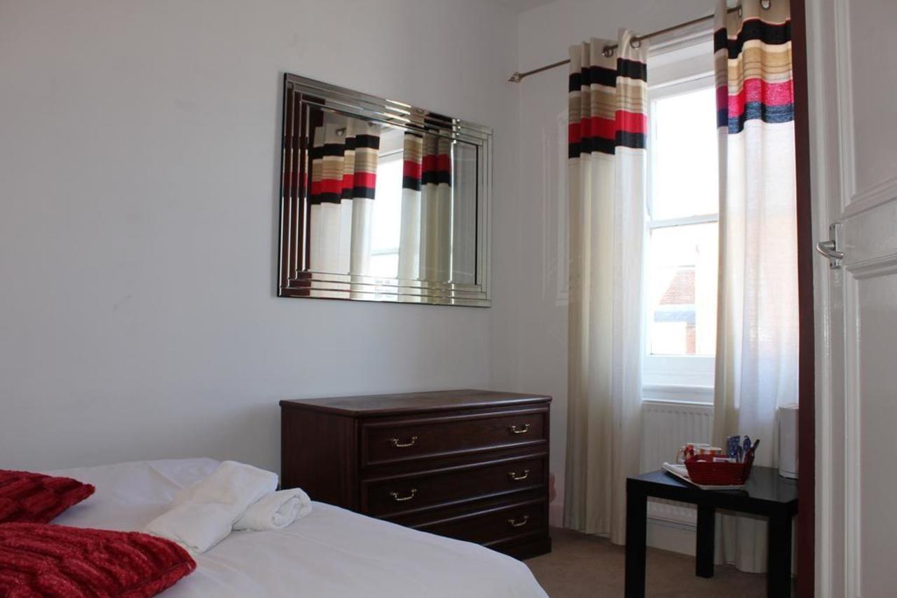 The George Hotel Stansted Airport Бишопс-Стортфорд Экстерьер фото