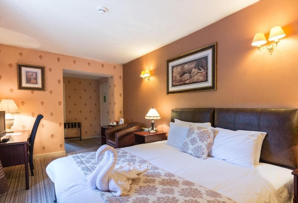 The George Hotel Stansted Airport Бишопс-Стортфорд Экстерьер фото