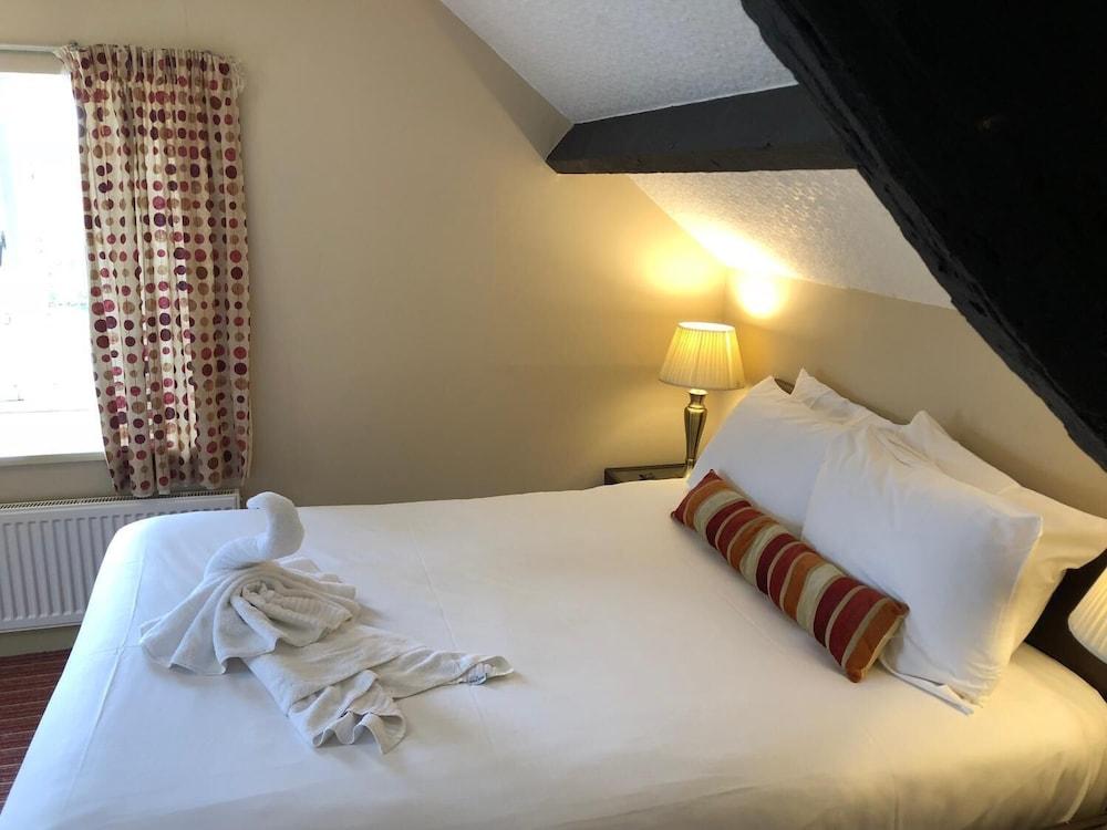 The George Hotel Stansted Airport Бишопс-Стортфорд Экстерьер фото